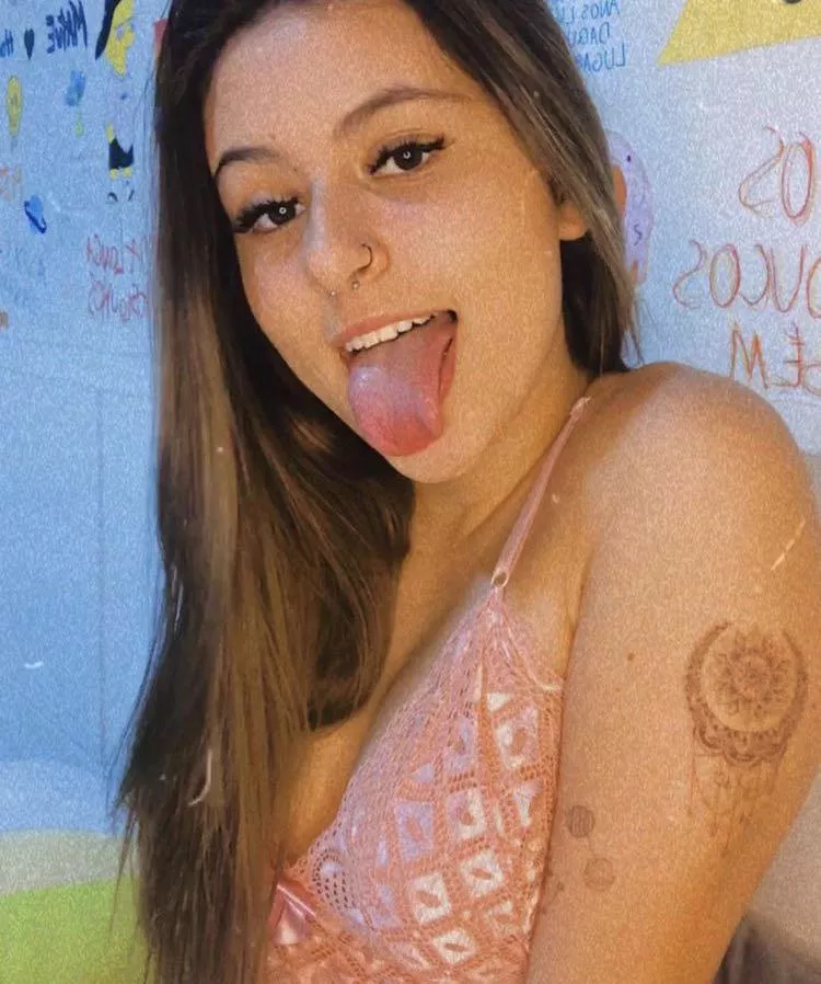 Hot worthless whore looking for strong master to own and command me🤤🔥