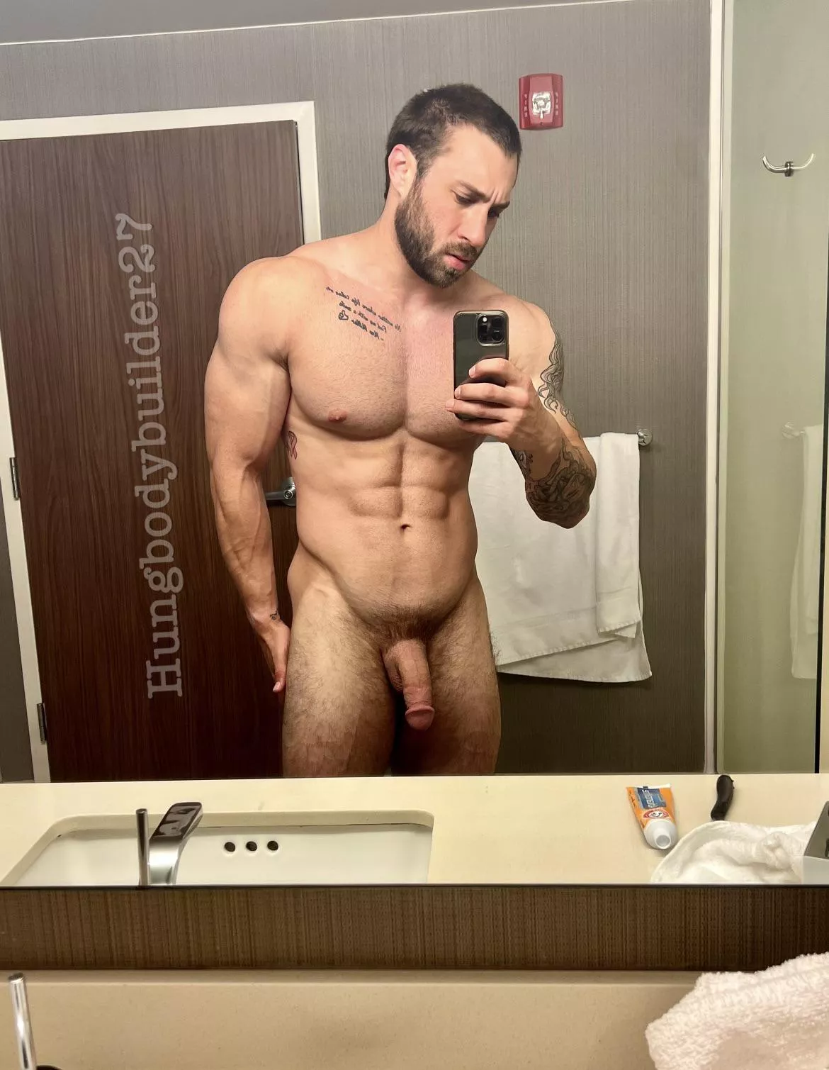 Hotel lighting always doing the abs a favor π Hotel lighting always doing the abs a favor π