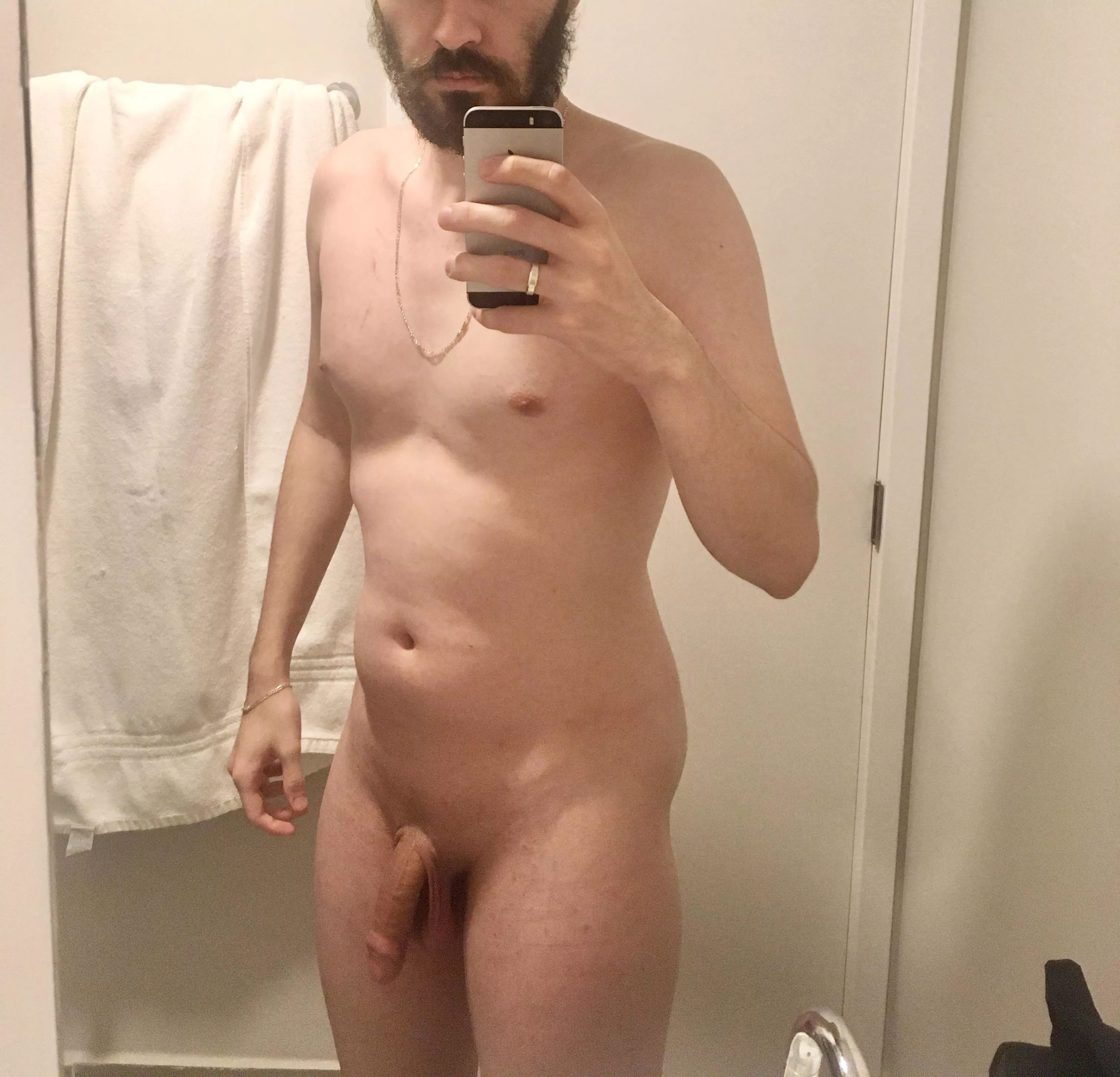 Hotel w/ Gf last weekend. And i swear i shaved this beard 🙃🤷🏻‍♂️