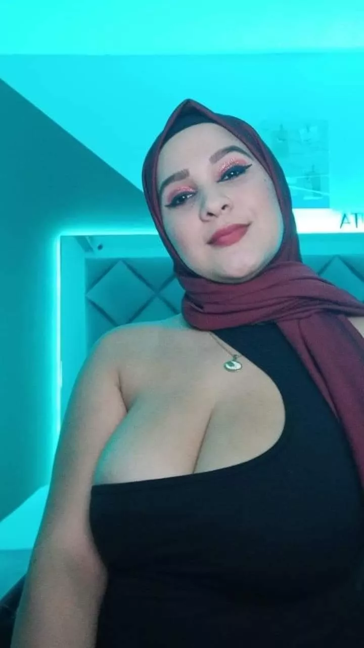 How about a hijabi busty ❤️