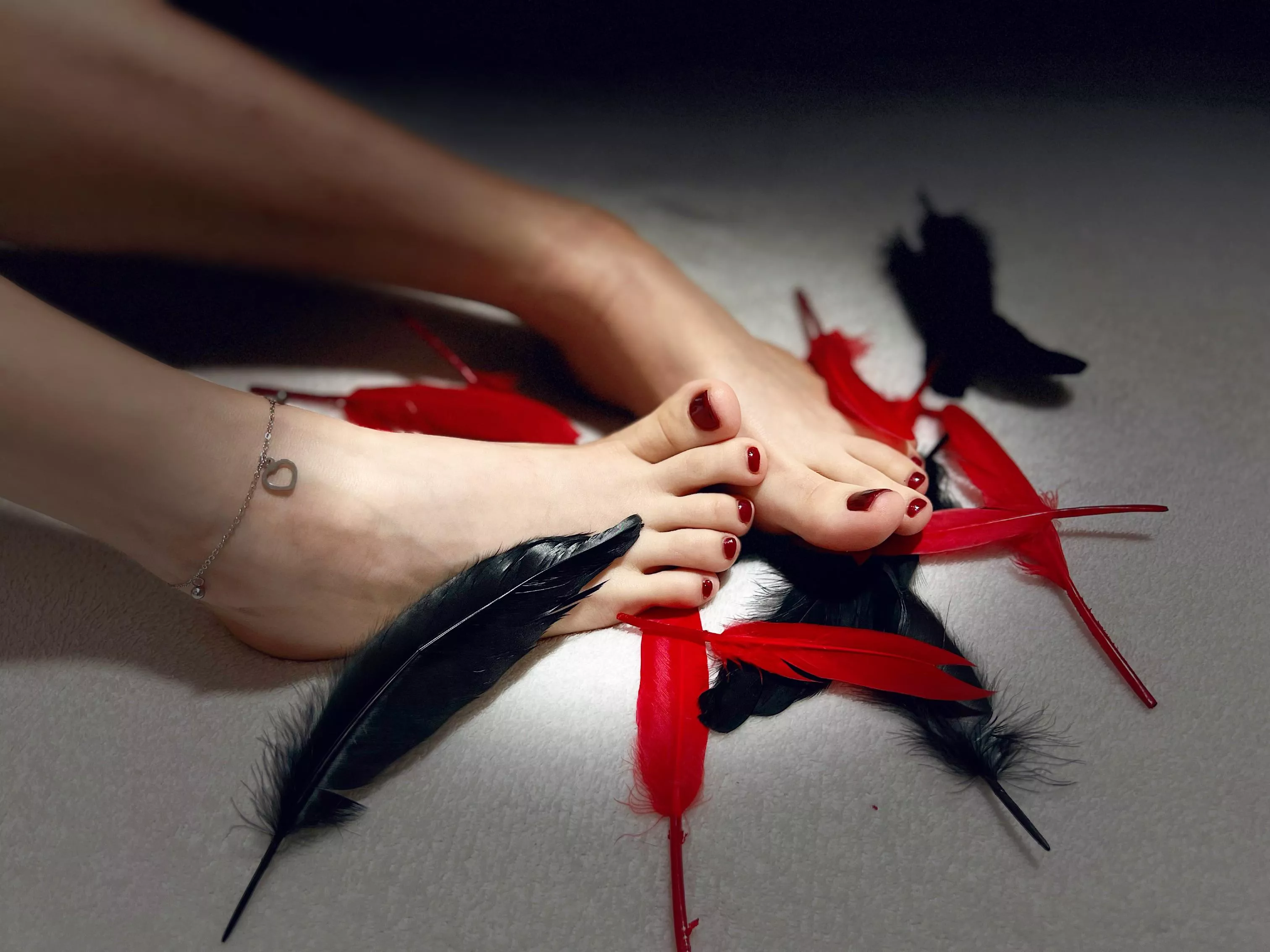 How do you like my new pedi? 😏