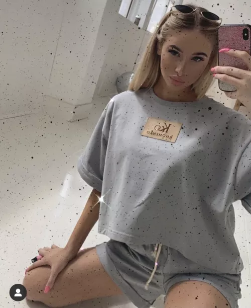 How hard can you get with my petite body? 😜😈