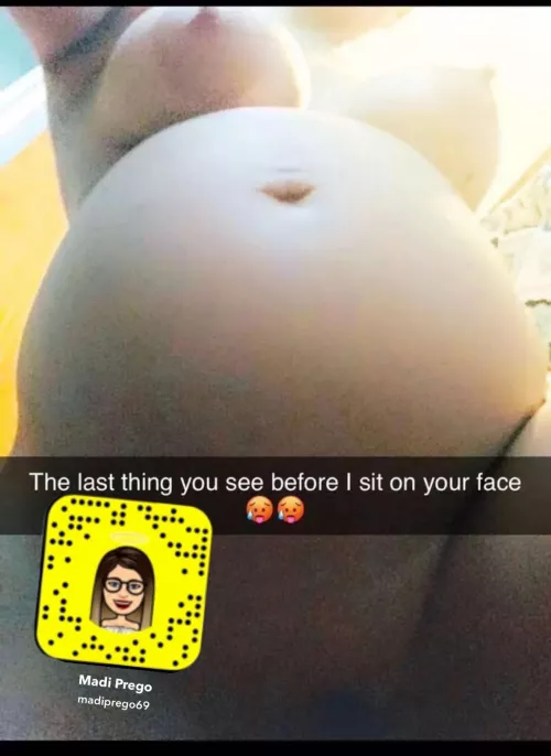 How long could you take mommy riding your face with this pregnant pussy 😈