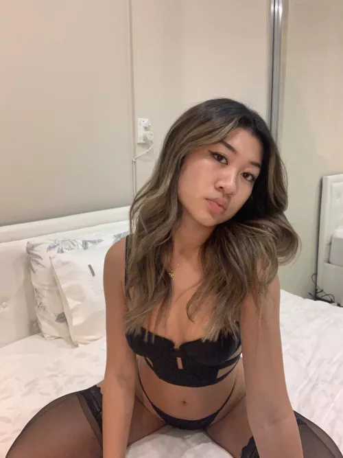 How many of you would fap to my nudes if i sent you some now?