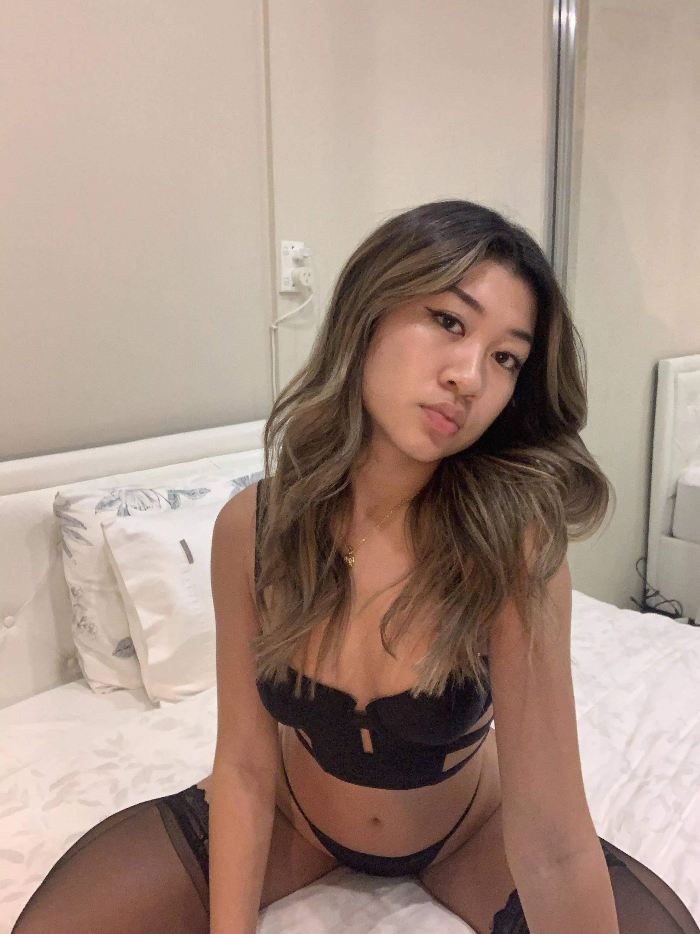 How many of you would fap to my nudes if i sent you some now?