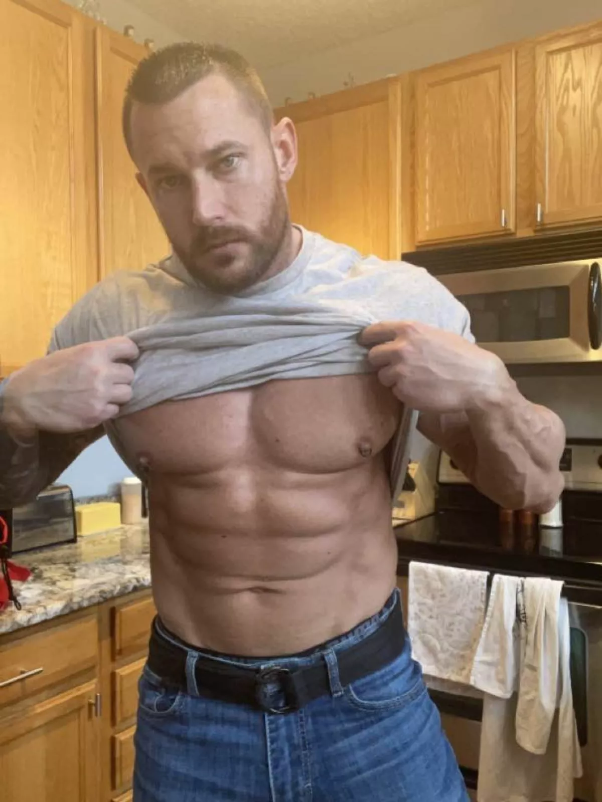 how much hair makes him a bear? 🤔