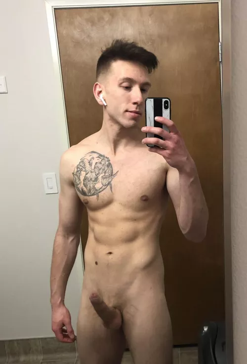 How’d you feel if you saw me at the gym like this? [M]