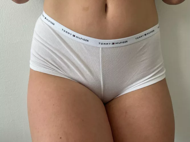 How's this for hip cleavage? (19f)