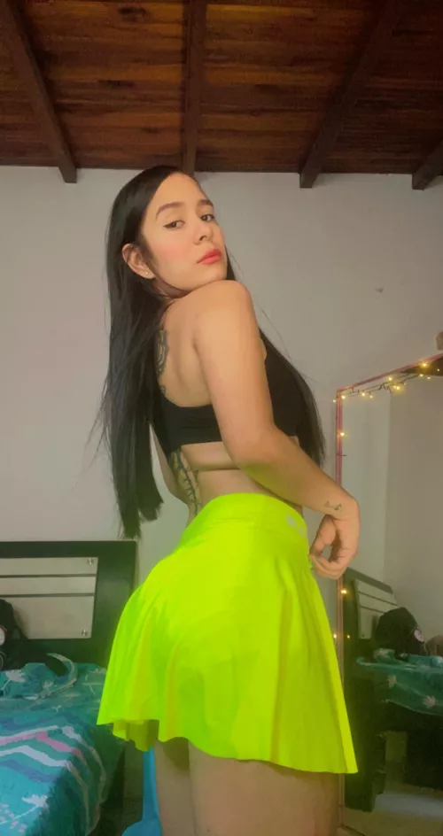 https://chaturbate.com/avrillopez/