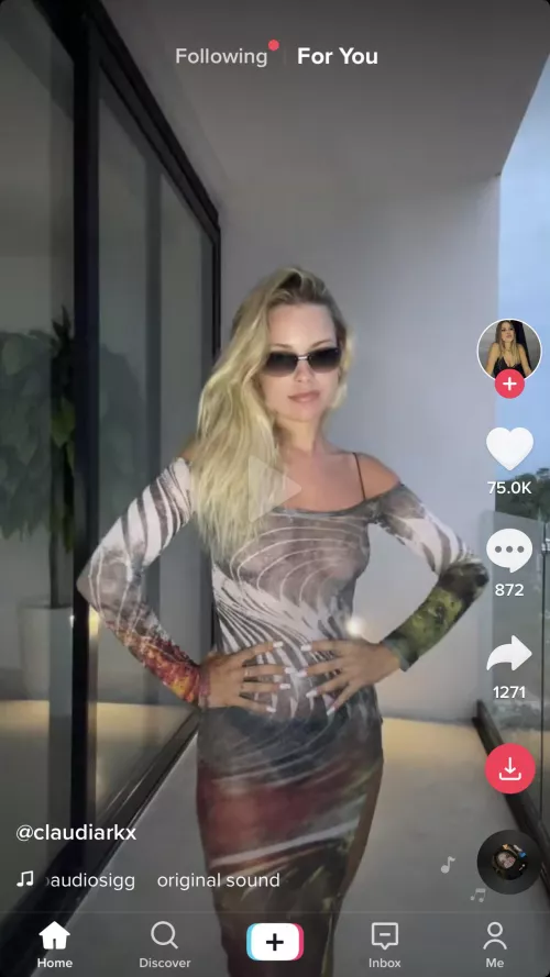 https://vm.tiktok.com/ZSdFL4gE4/