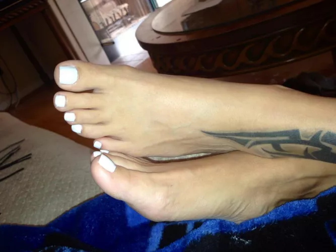Hubby said heβll let u leave ur warm lotion on my feet. Any takers