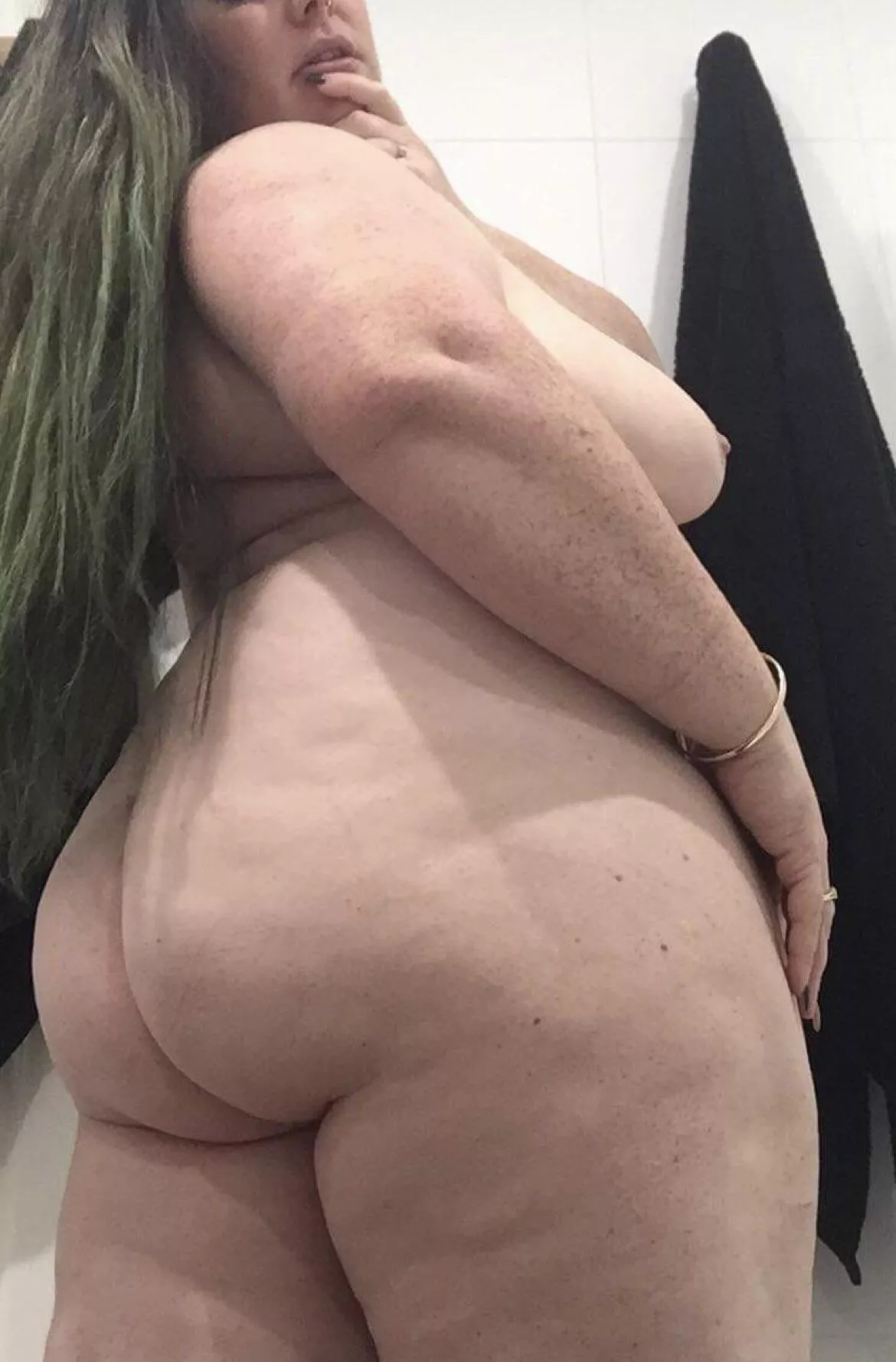 Humble offering of booty pic and side boob