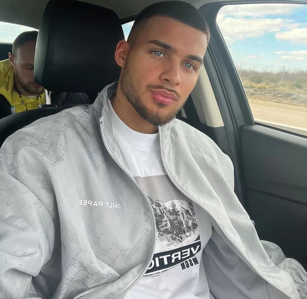 hurt my back. hope u guys have a good one. looking for new xbox buddies to chill with. hurt my back. hope u guys have a good one. looking for new xbox buddies to chill with.