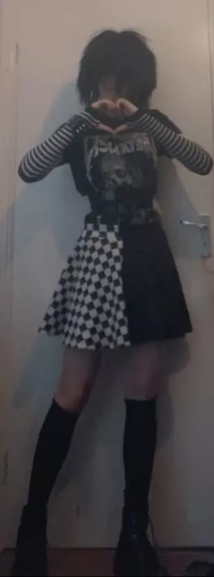 I ain’t missing Femboy Friday this time! More hearts!!! 🖤🤍🖤🤍