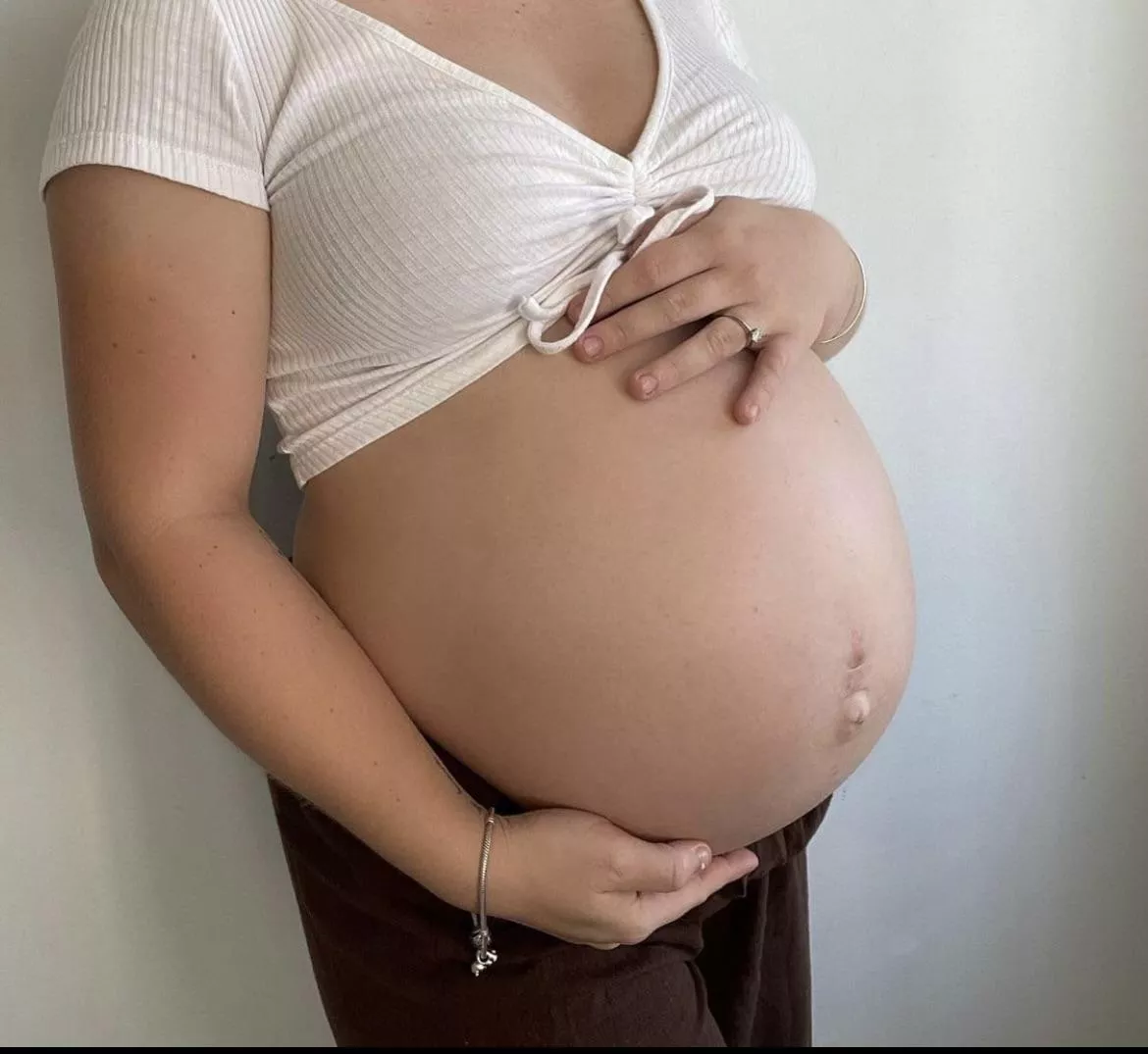 I am so nervous to post my naked pic on here… u think i should do it? 💗 Pls be honest dont want to be embarrassed 🙈