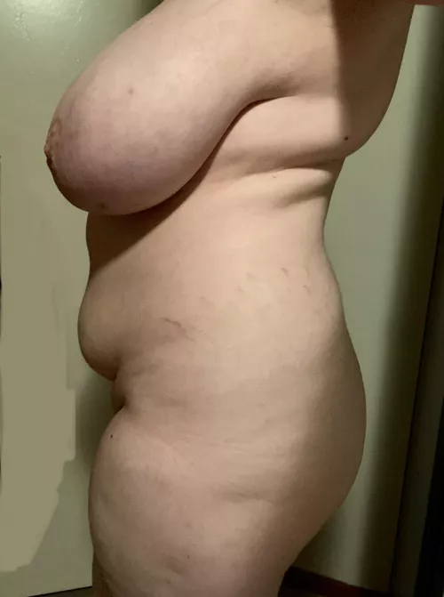 I avoid this view of myself usually because I don’t like my side profile. I don’t feel feminine or sexy in this photo and I guess that’s okay.