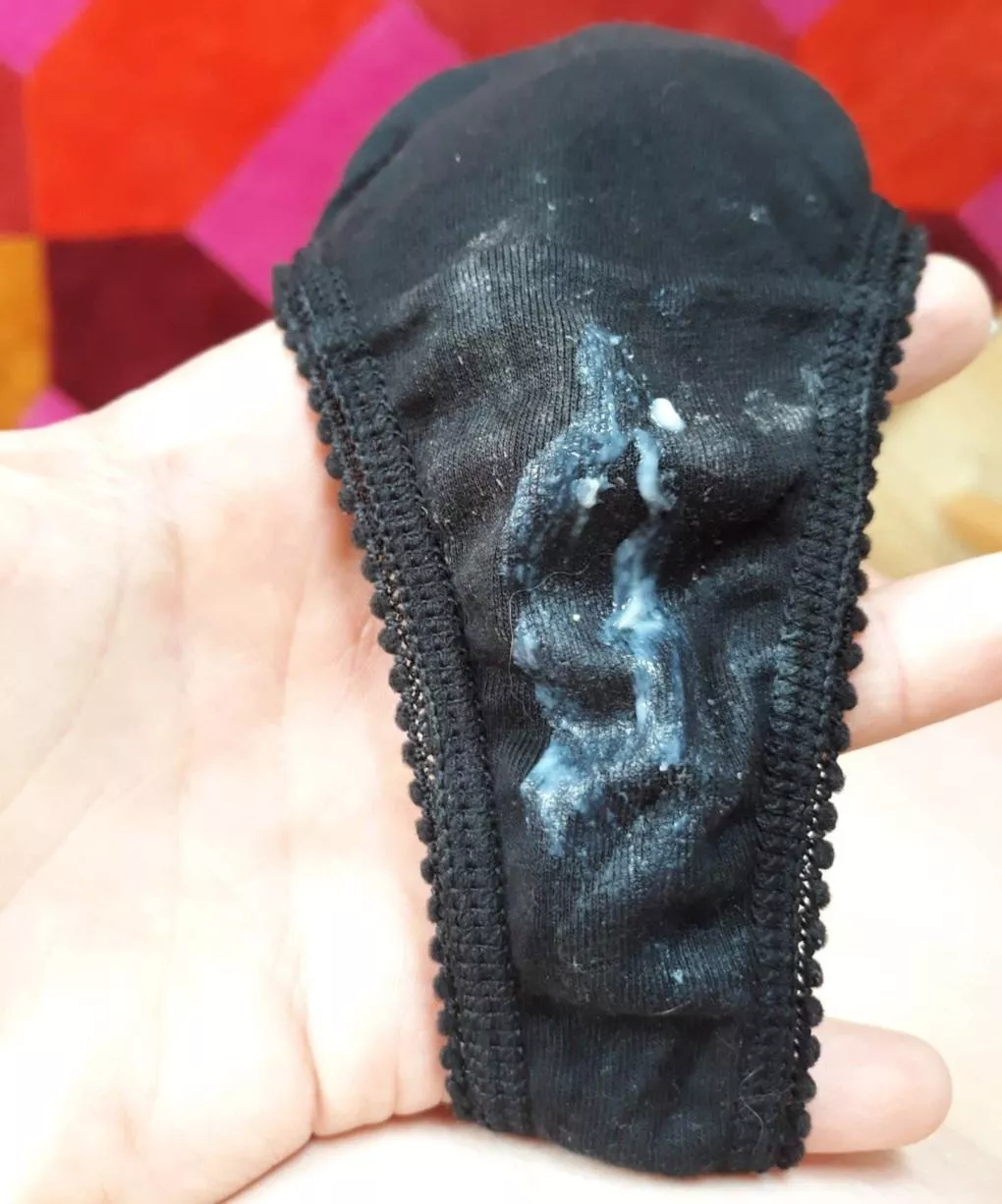 I bet you're wondering how it smells 👃