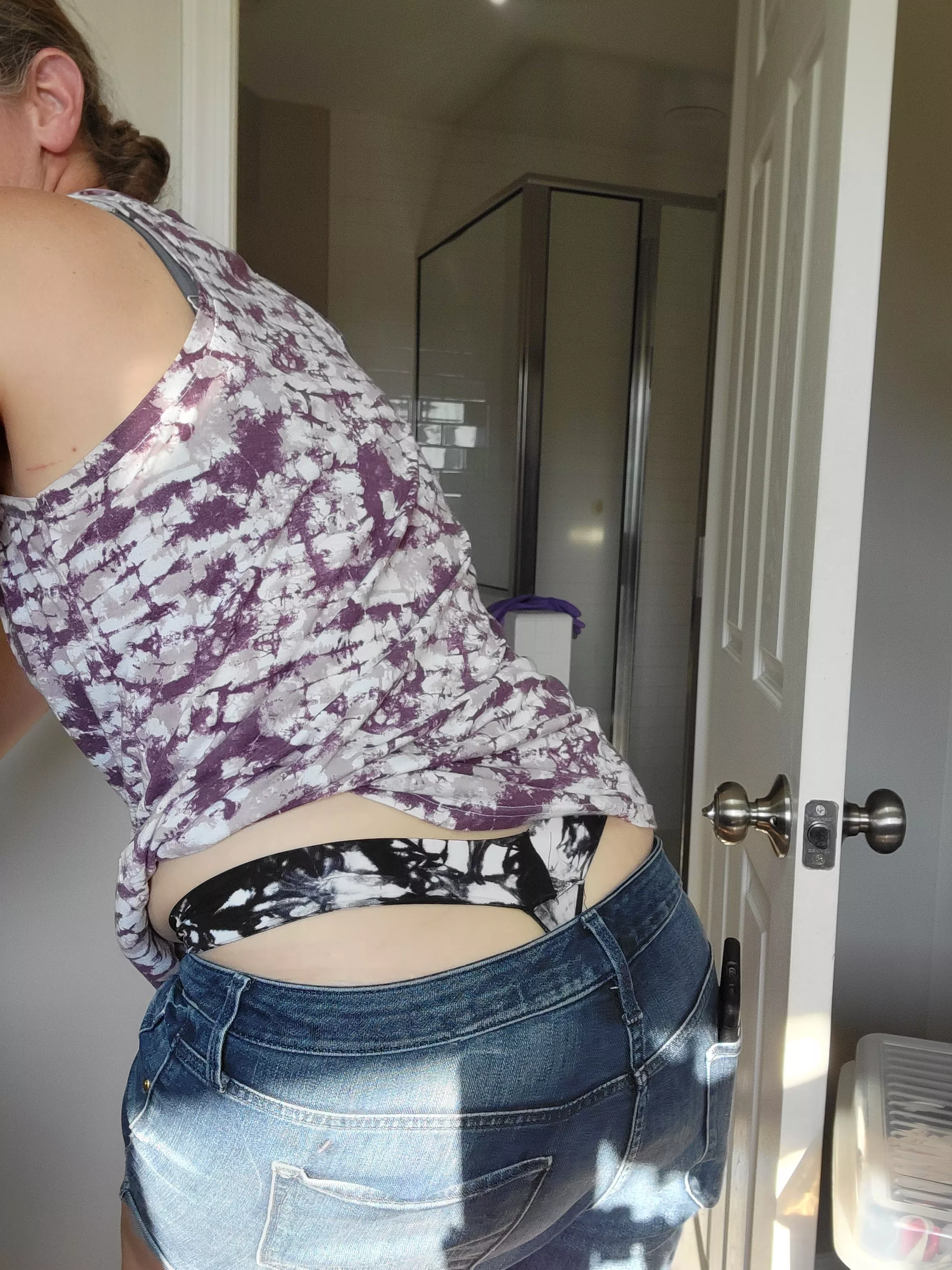 I can never find a pair of pants that fit me right. I spend all day preventing them from looking like this with no luck 🤷‍♀️