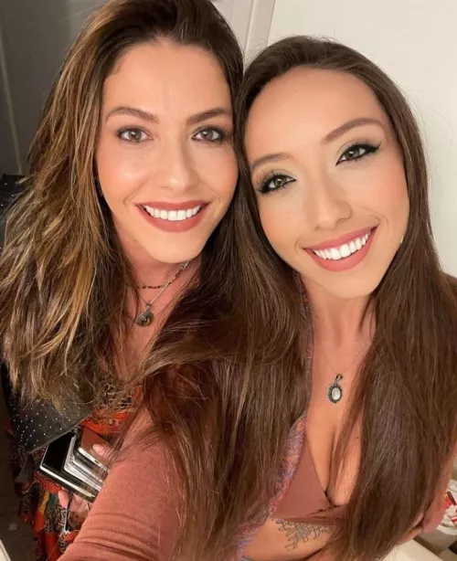 I can't choose. Both absolutely stunning🤩