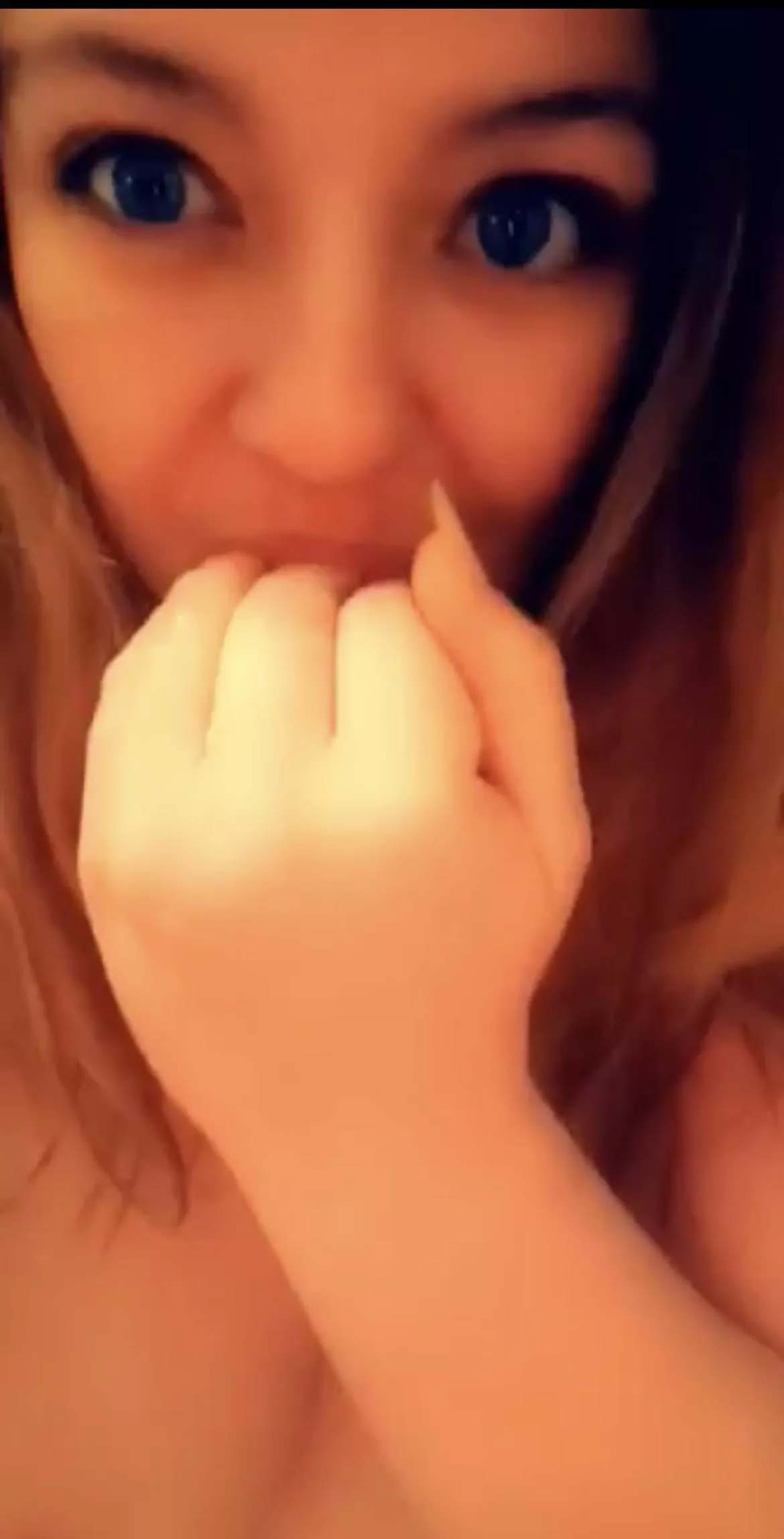 I couldn’t hold my pee when I was fingering myself so of course I had to lick my fingers clean 🙈