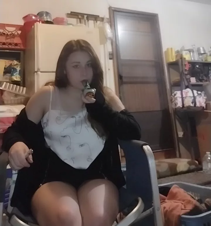 I deleted this before but Im reposting. who likes thick thighs?