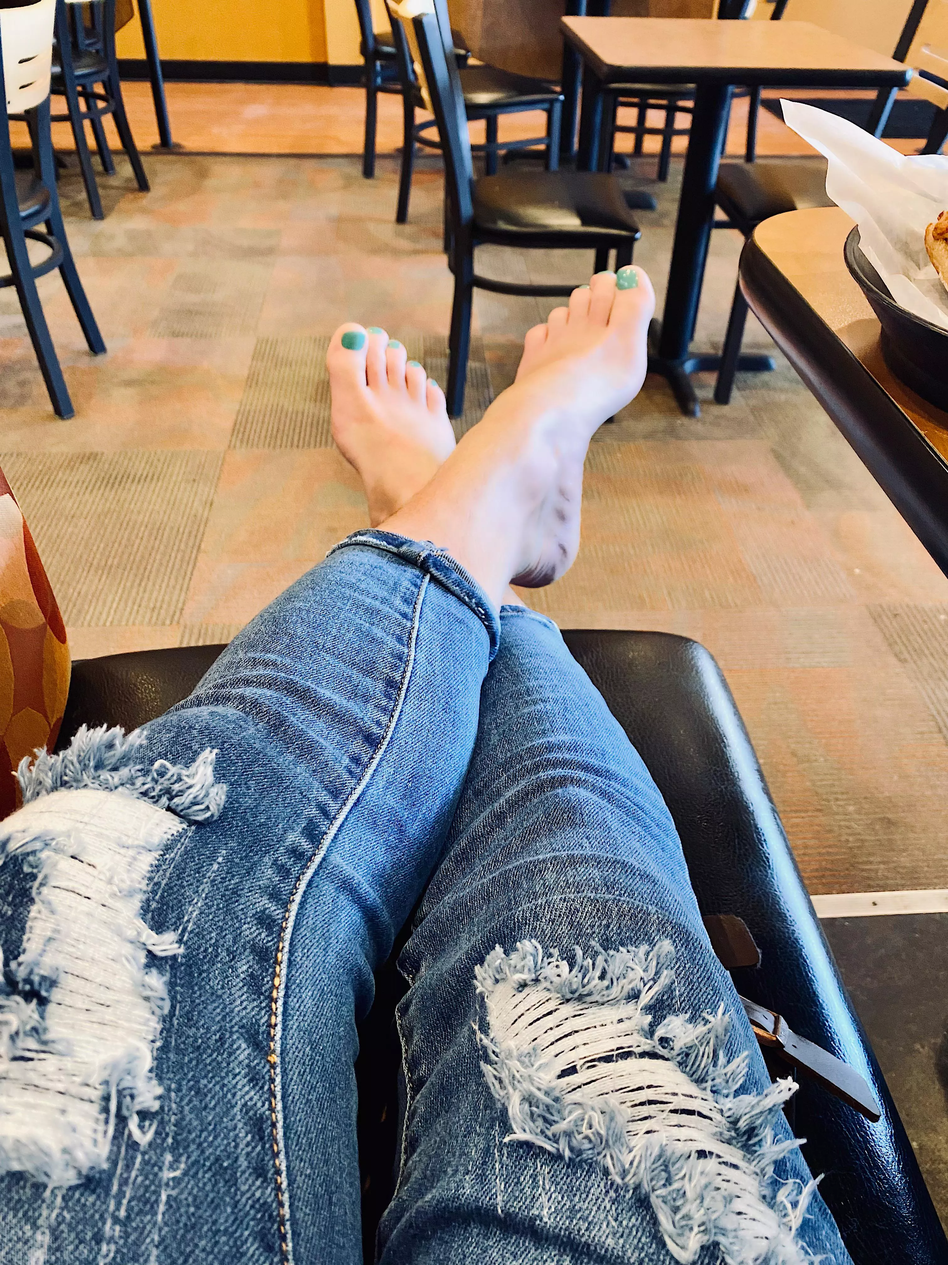 I didn’t get much love on the cis feet page, can I get some more love here for a big girls feet? 😘 🏳️‍⚧️