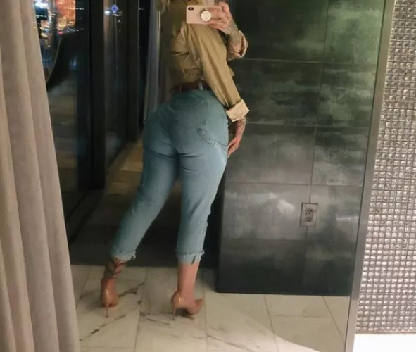 I do photography and get to photograph my wife on the side for fun. If respectful and wanting to chat about her, send me a chat message. Please be good with conversation/responses. Telegram is ideal if wanting to see some videos as well. (I also have a R