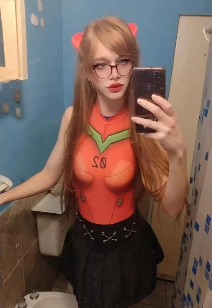 I don't know if I can post the cosplay without the skirt, so I'll just share this one :3