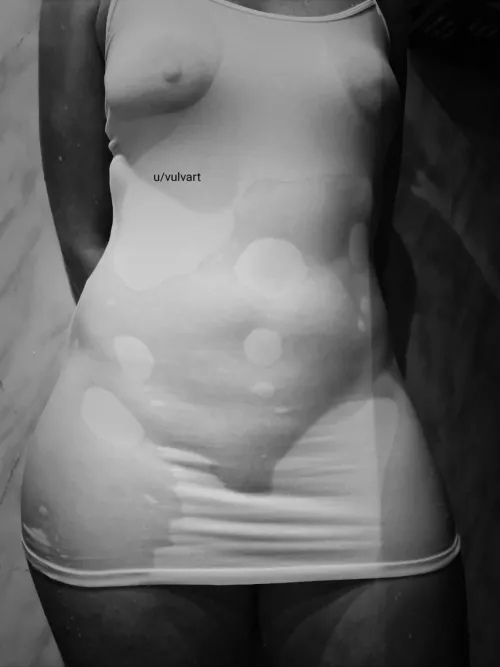 I don't think I would win any wet t-shirt competitions, but I like the look 🤷‍♀️