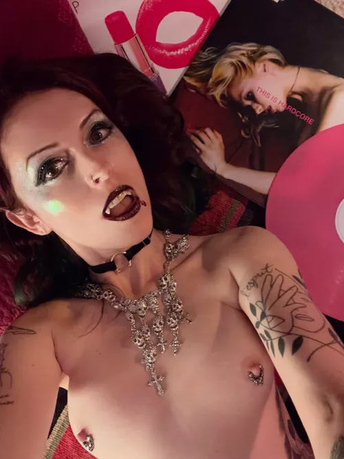 I feel like sucking on something! 😈🧛🏻‍♀️🖤🥀