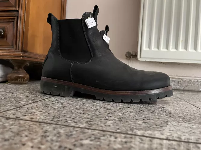 I felt like my boots feel a little wet and stinky, I’ve read tea bags should help. I put in some Camille tea. What’s your opinion on this ?