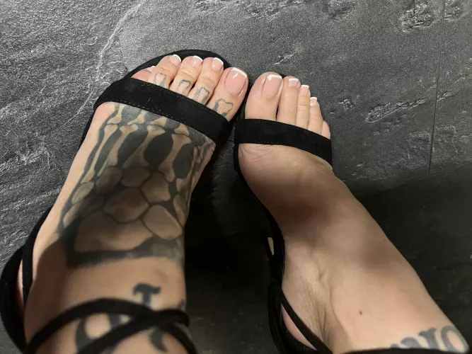 I give footjobs with views, just like this.