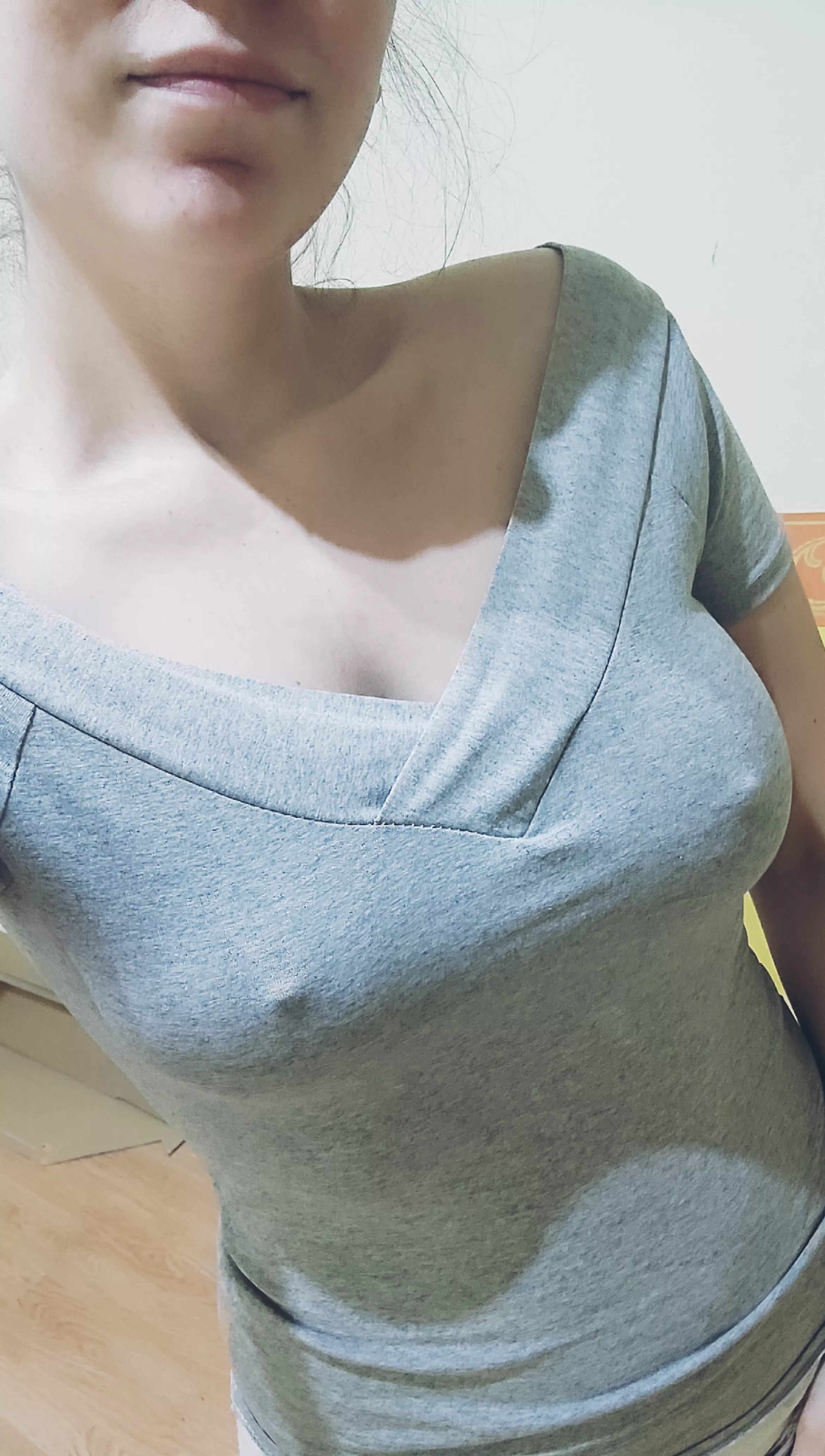 i go shopping without bra. do you like it if you see in this in the shop?