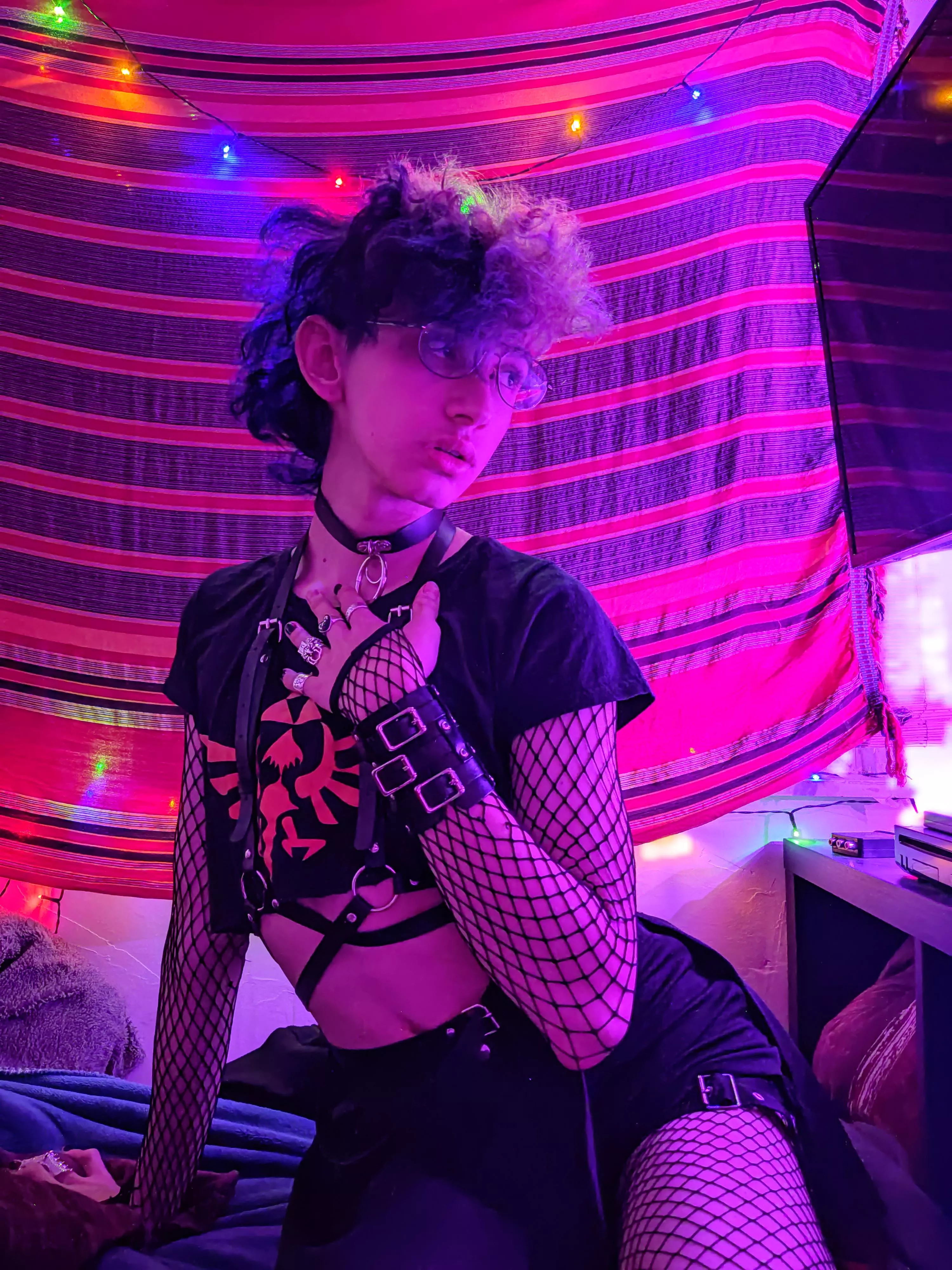 I got a harness!! And a fishnet top! how do I look?