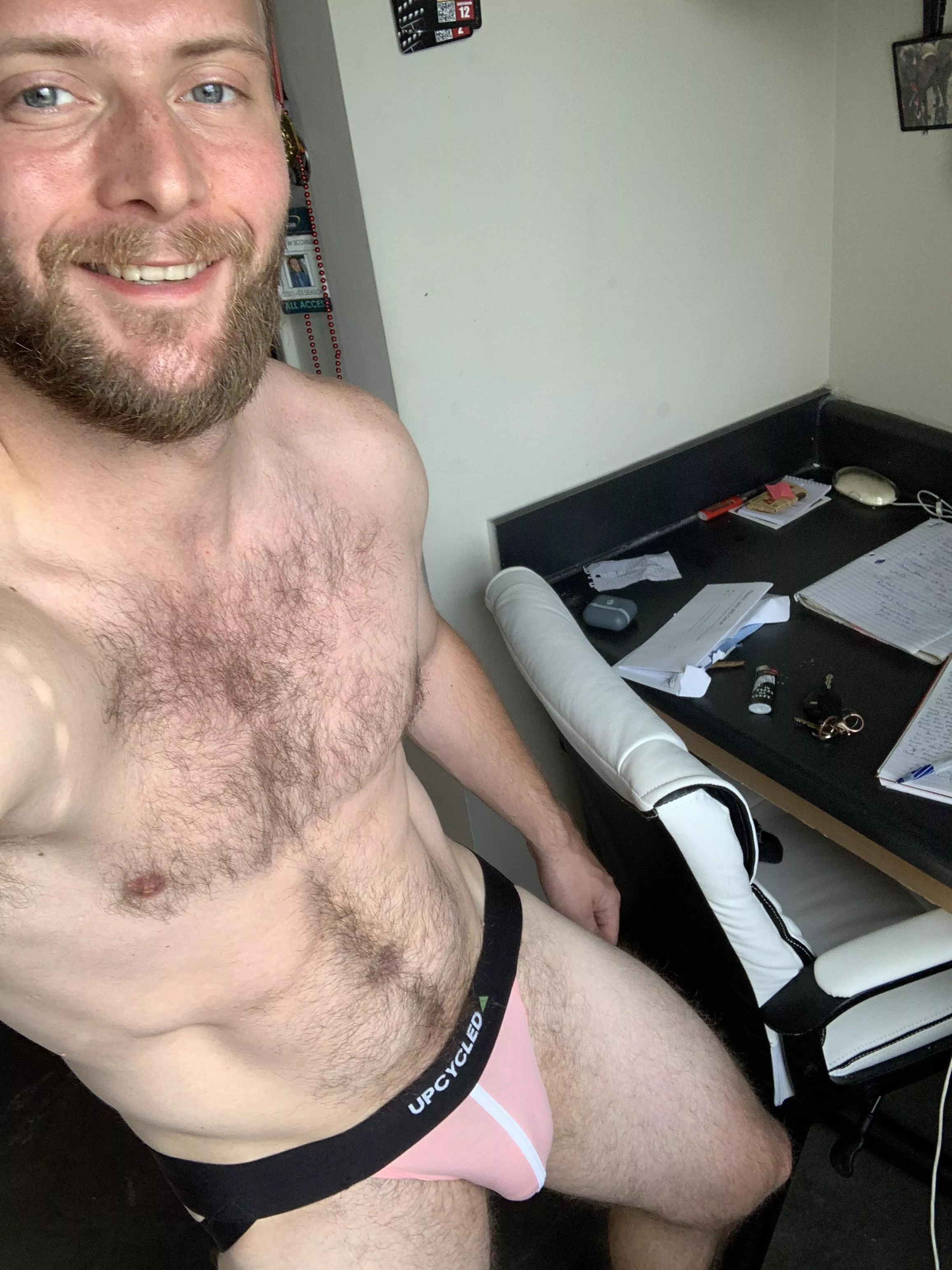 I got banned from r/bigonewild … well here go gays I guess the girls can’t have me because some troll.