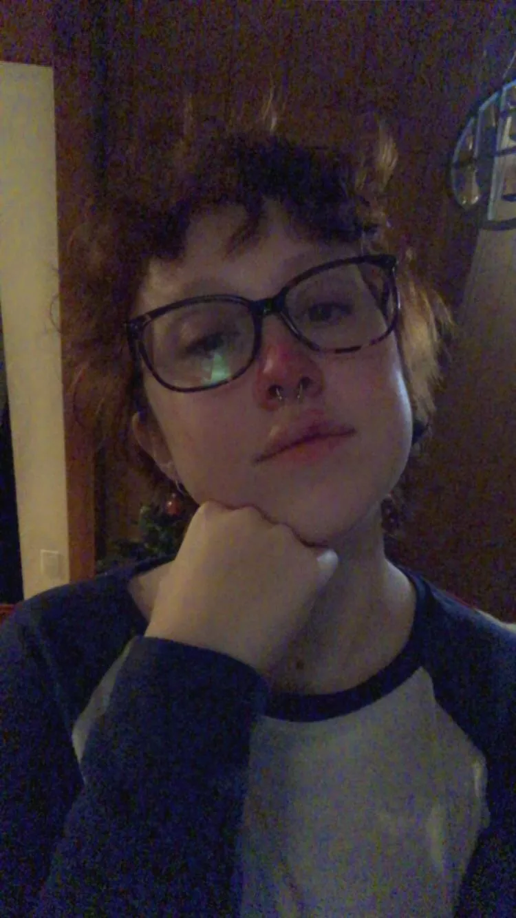 I got my septum pierced and didn’t cry, im a stronk boi
