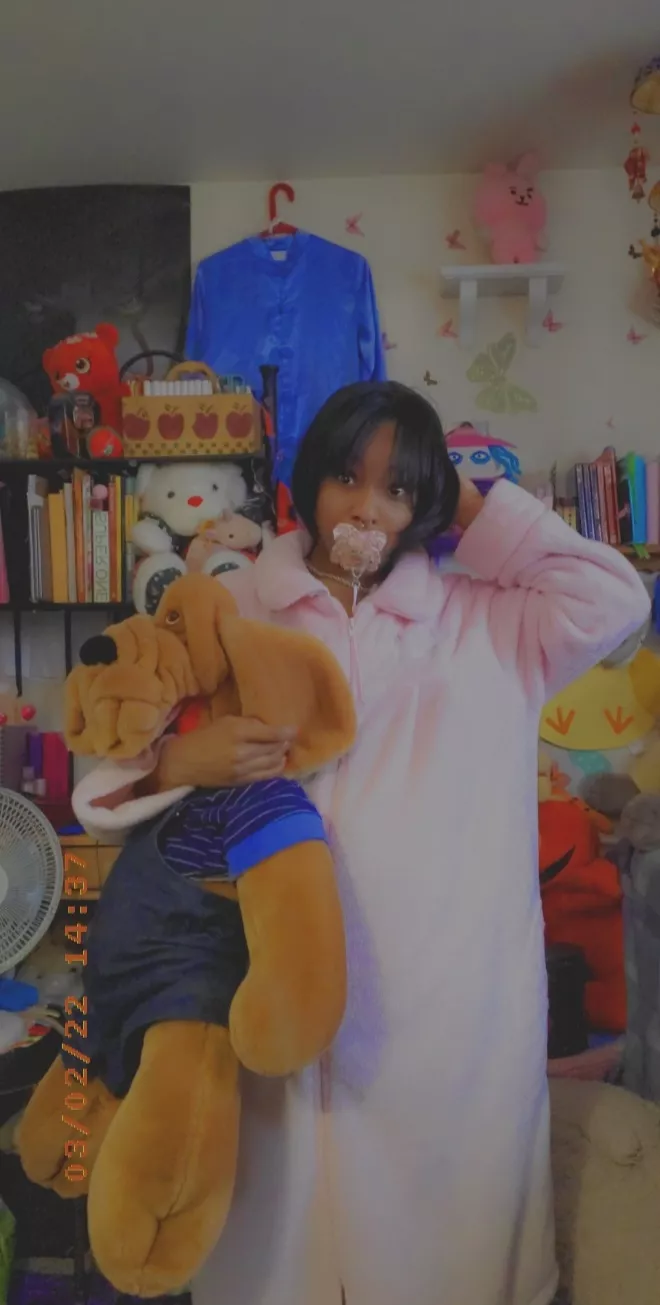 I hate not having any little friends but I do not like being little around them. It makes me so uncomfortable. I just like to talk about little stuff but big you no what I mean. Lol I think I can only be little with my future partner