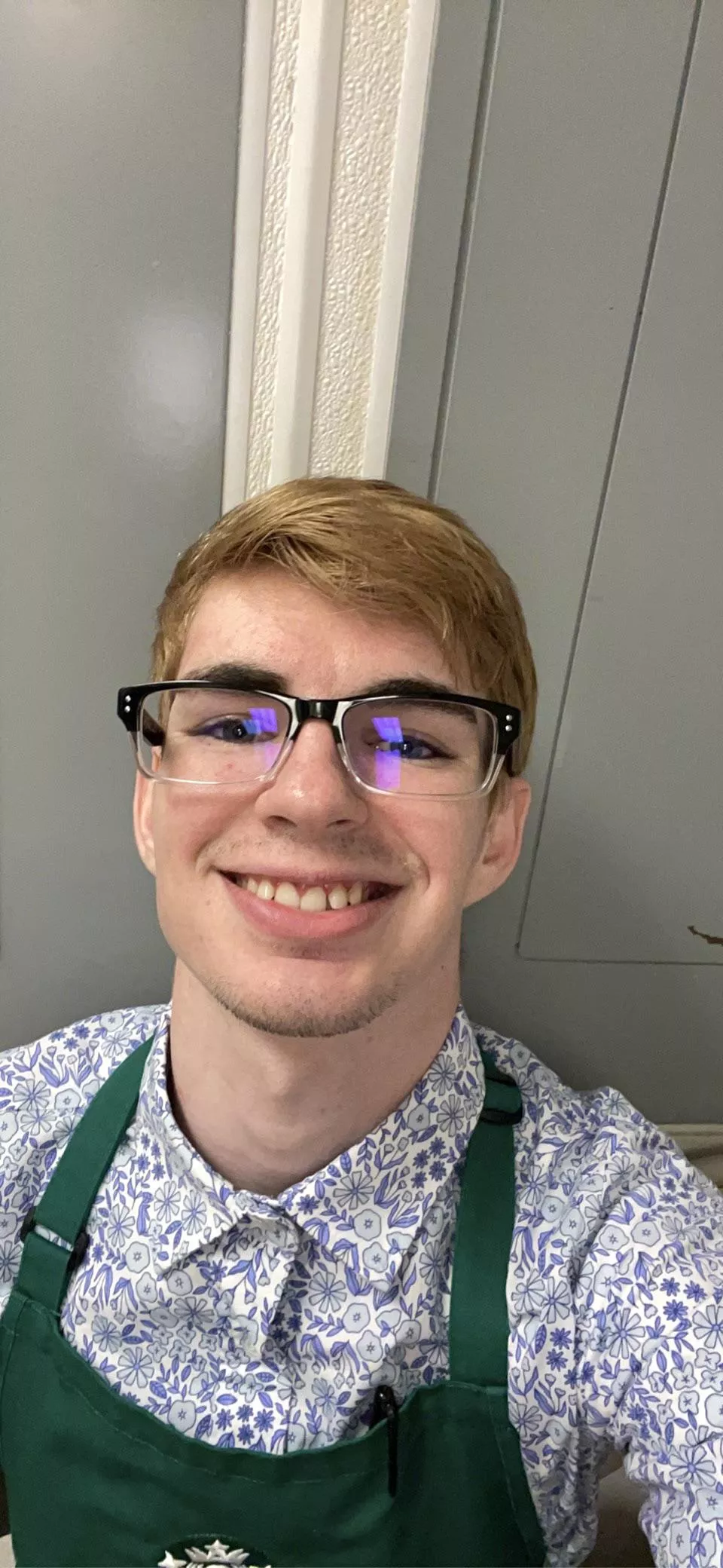 I hate wearing glasses cause of the glare 🤦🏻‍♂️