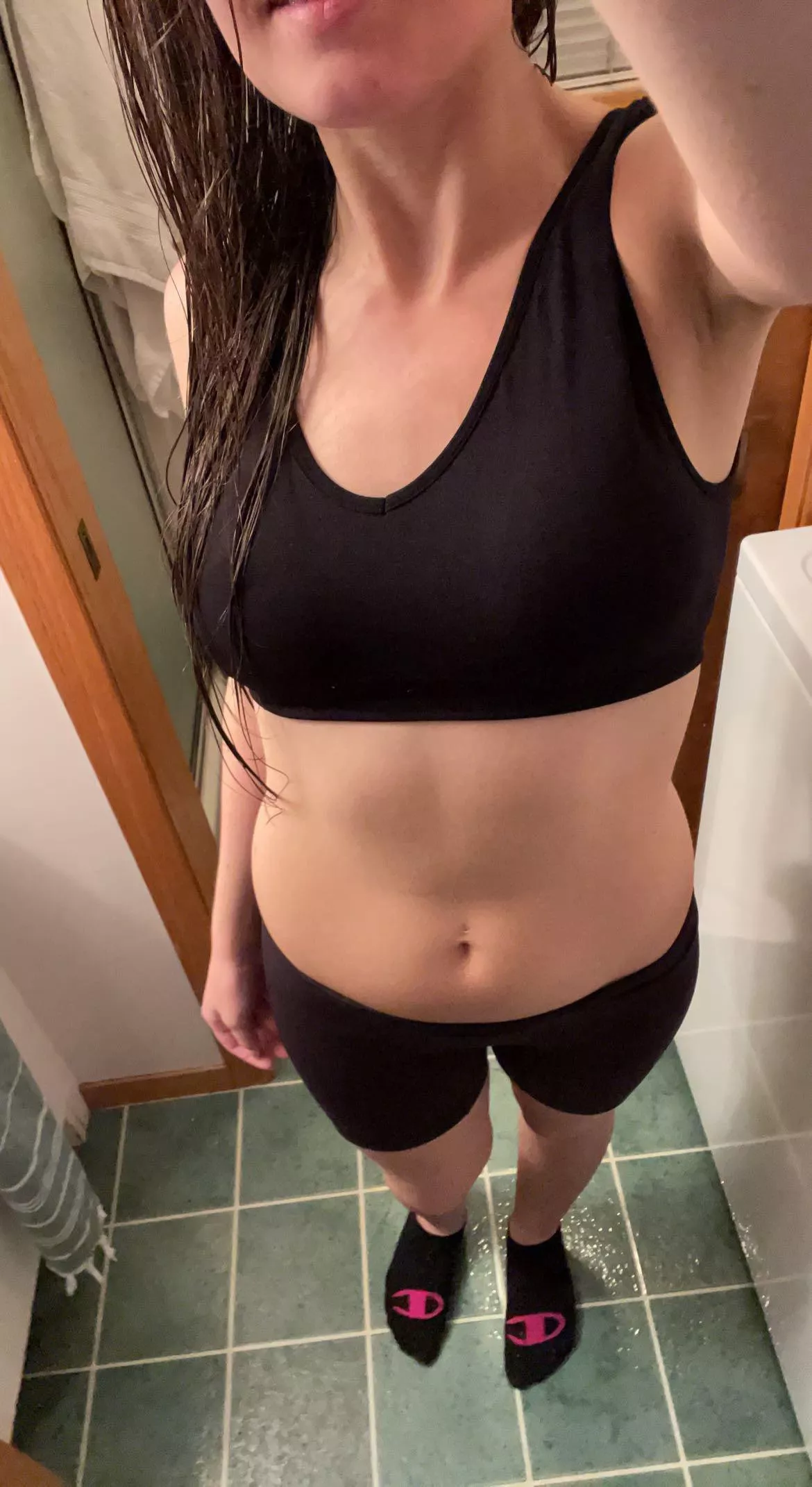 I have such a nice body and bellybutton 😩