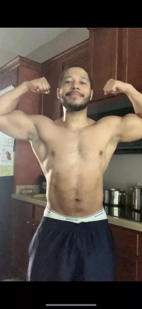 I havenโt trained biceps in awhile but they still look alright ๐ ๐ช๐ฝ