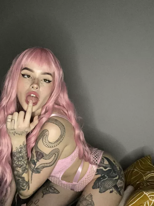 i hope that the 5 guys who see this like my curves