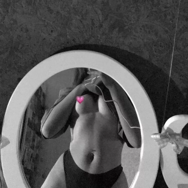 I hope that the 5 guys who see this like my petite body💕