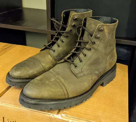 I just became the proud owner of another pair of captains on dark olive matte