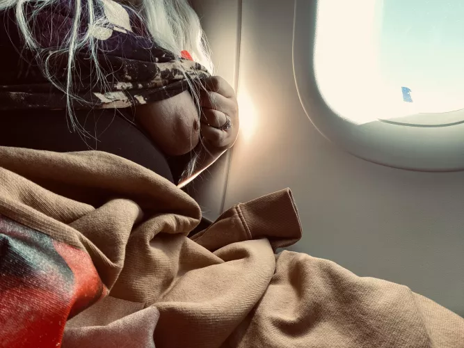 i just can’t help myself 😬 i love flashing 😅