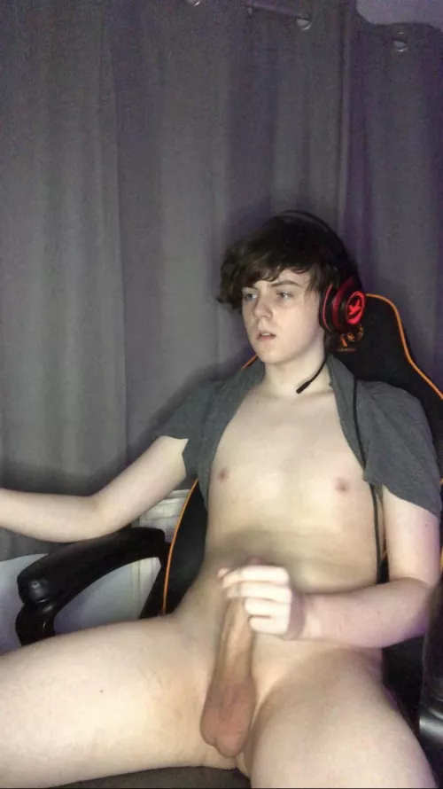 I keep fuckin losing at valorant so ima just wank instead 😩