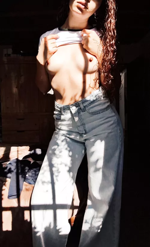 I like the sun in the window ☀️