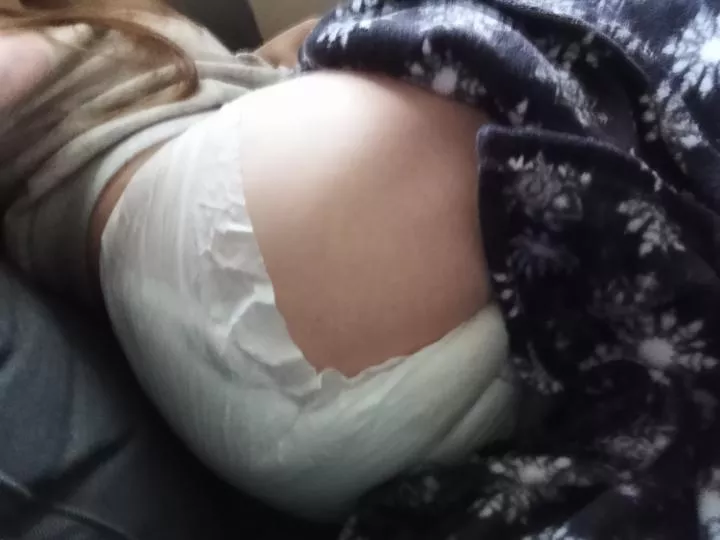 I like to cozy up during lunchtime 🌸