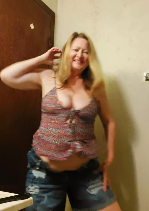 I like to look like a hot MILF for you today (f) 54