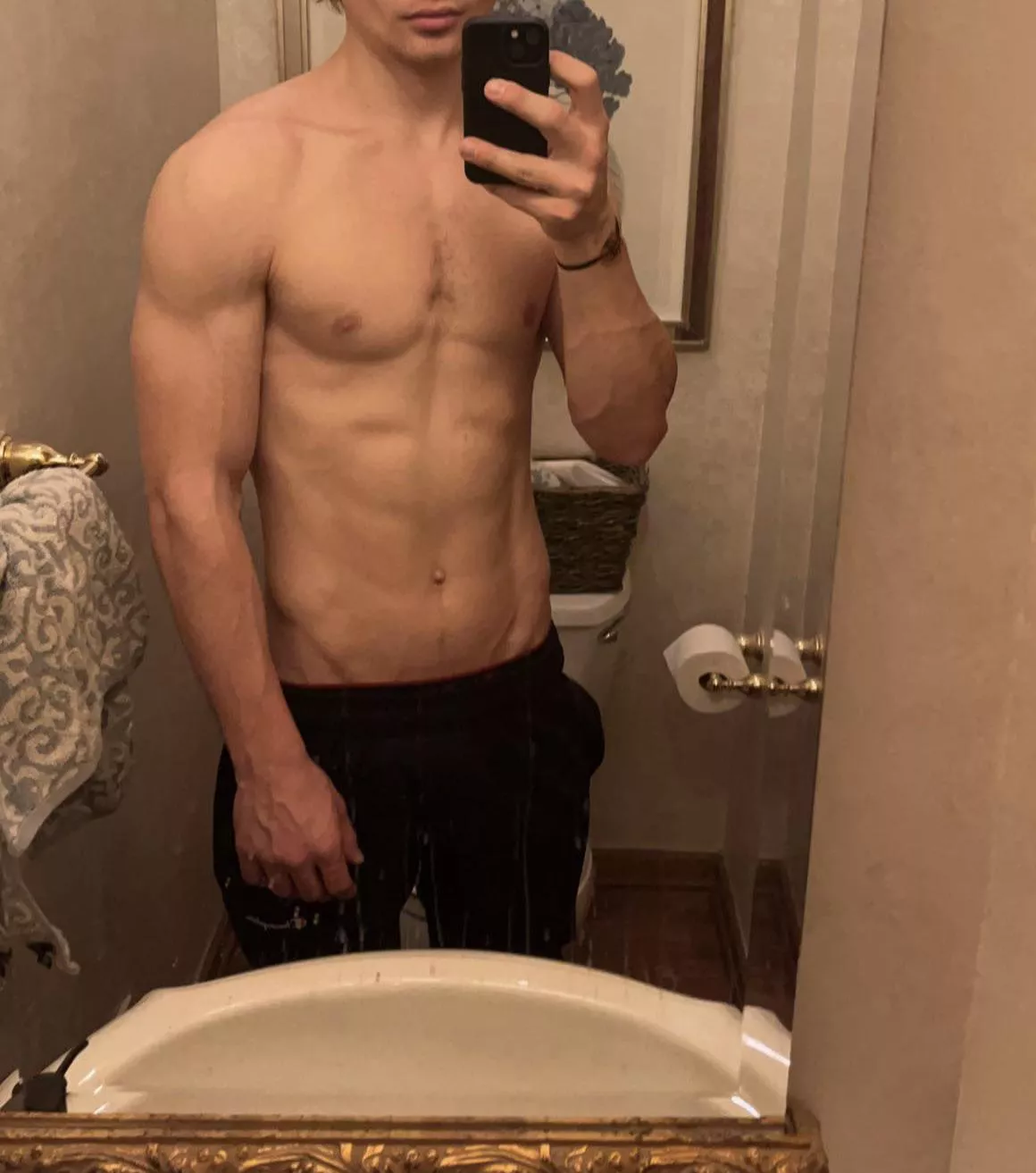 I look like if the statue of David had a huge cock