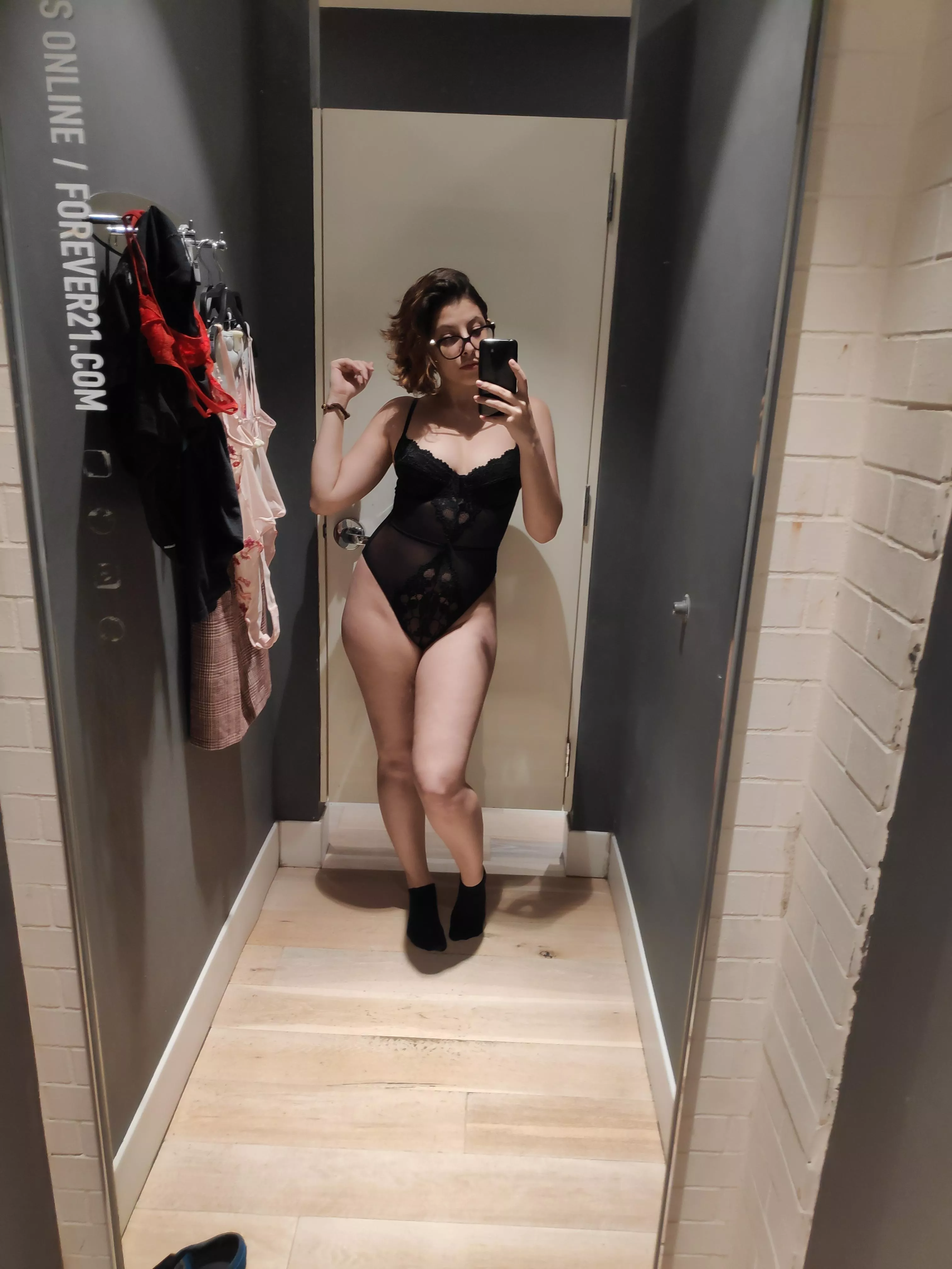 I look sexy in black?💖👀✨ [OC][F]